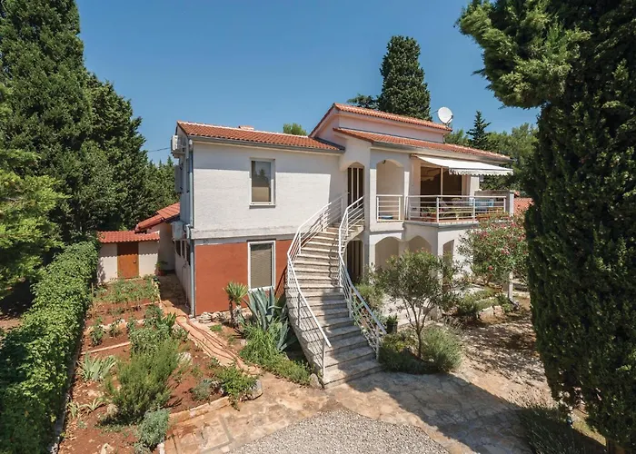 Cozy Apartment In Premantura With Wifi